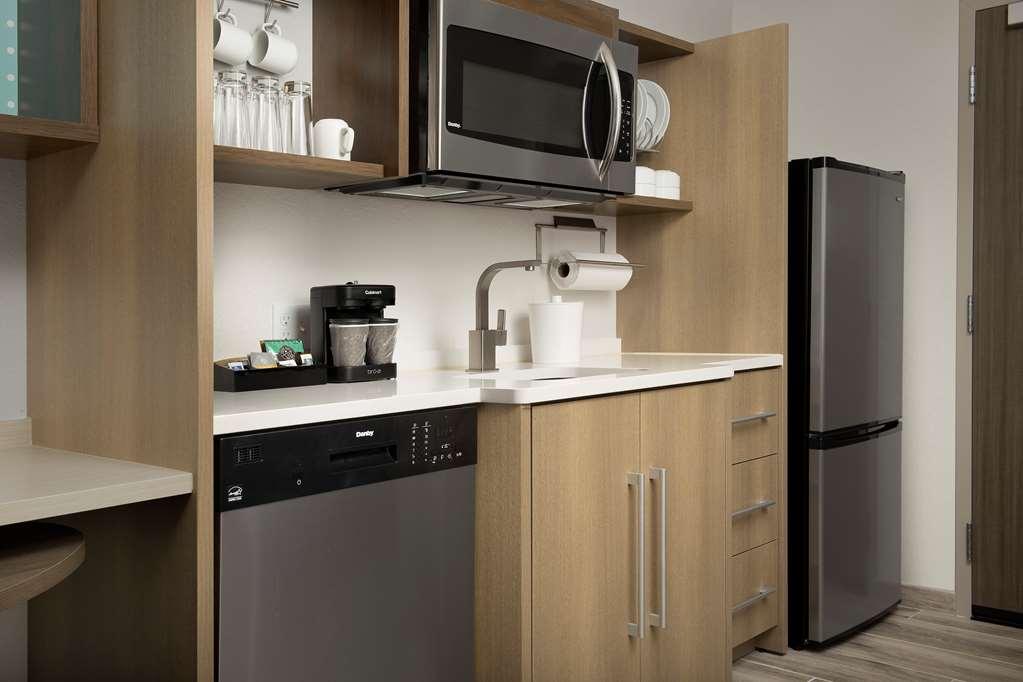 Home2 Suites By Hilton Tampa Westshore Airport Номер фото